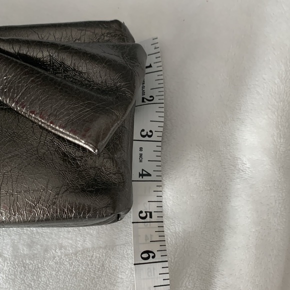 Metallic Clutch - Picture 11 of 12